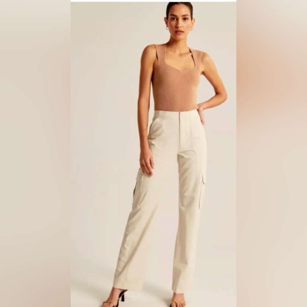 Abercrombie & Fitch Women's White Relaxed Fit Cargo Pants